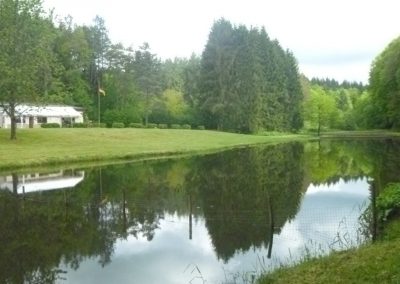 Angelweiher der Weiheranlage Heimlinger Tal bei Losheim am See im Saarland